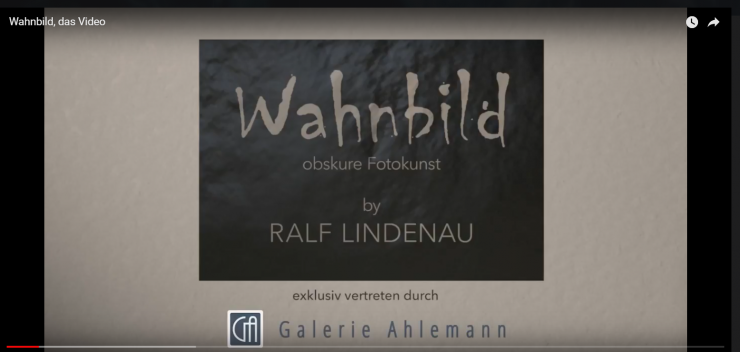 Screenshot des Anfangs des Videos zum virtuellen Rundgang durch die Galerie Ahlemann mit Werken des abstrakten Fotokünstlers Ralf Lindenau