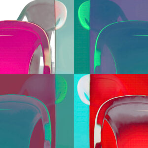 Galerie Ahlemann zeigt ein abstraktes Foto von Petra Jaenicke aus der Konzeptreihe "Ein Stuhl ist ein Stuhl" in bunten Farben, welches aus vier quadratischen Stuhlmotiven besteht.