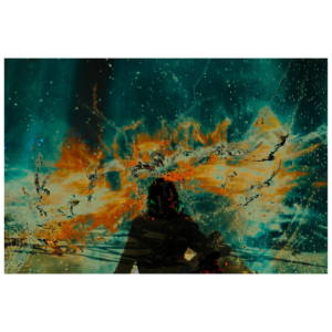 Galerie Ahlemann präsentiert ein abstraktes Foto der Künstlerin Ingrid Pohl das vor einem Hintergrund in grünen und orangen Farben eine schwarze menschliche Silhouette zeigt. Aus der Konzeptreihe "Photography meets Quantum".